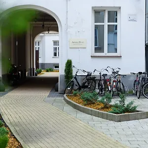  Hostal Constitution Square